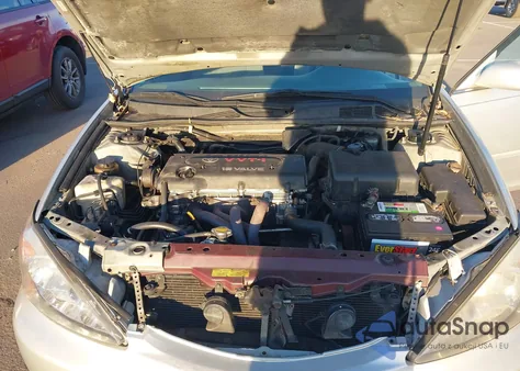 2002 Toyota Camry Le z USA, uszkodzony, nr VIN 4T1BE32K02U521608